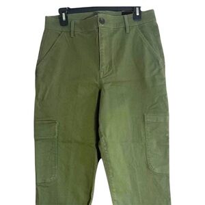 FREE ASSEMBLY NWT dark green cargo capri length pants